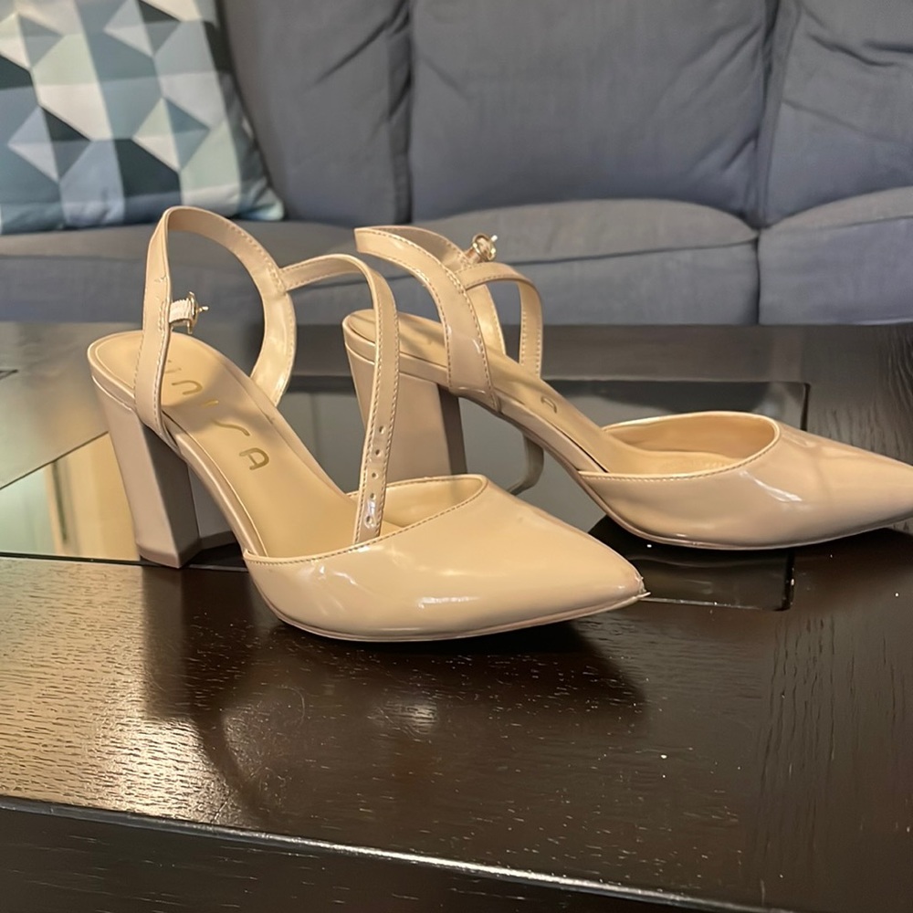 Nude Pumps